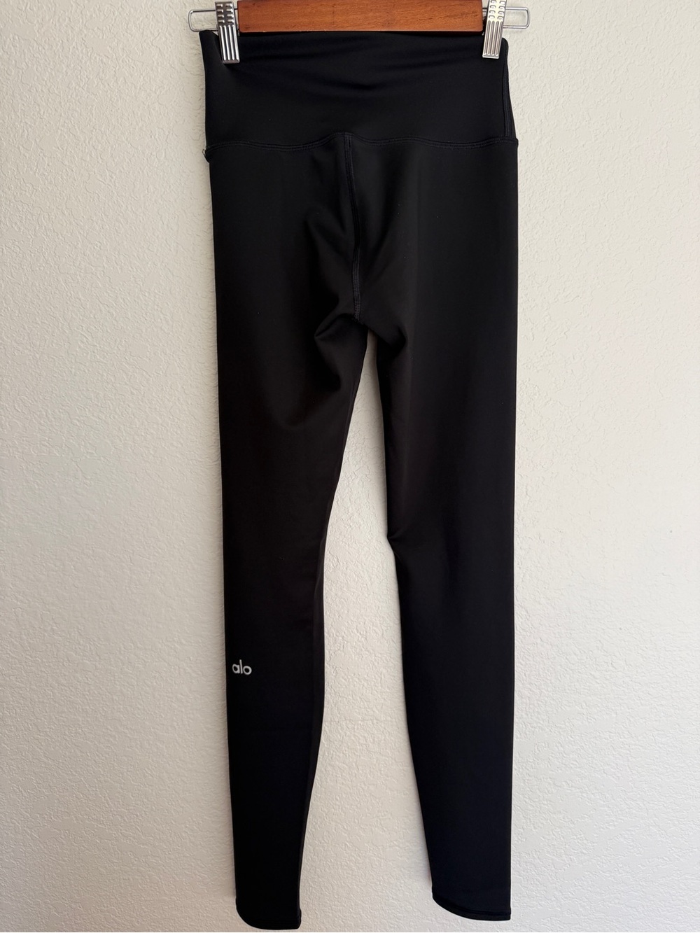 Alo Yoga High-Waist Airlift Legging in Black Small - Picture 8 of 9